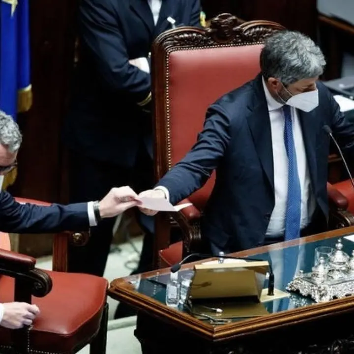 Quirinale, terza fumata nera: il più votato è Mattarella con 125 voti e FdI sceglie Crosetto