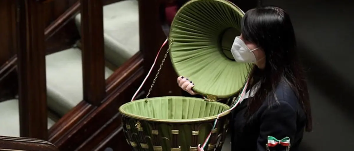 Quirinale, niente di fatto anche oggi: tanti astenuti (441), schede bianche (261) e 166 voti per Mattarella