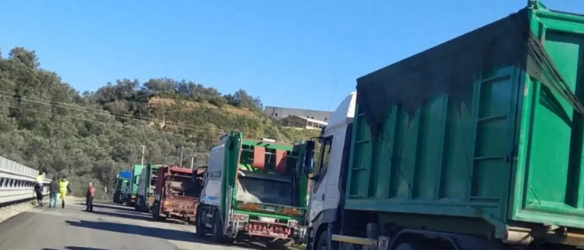 Rifiuti, alcuni Comuni del Cosentino non pagano: chiuso l’impianto di stoccaggio di Bucita
