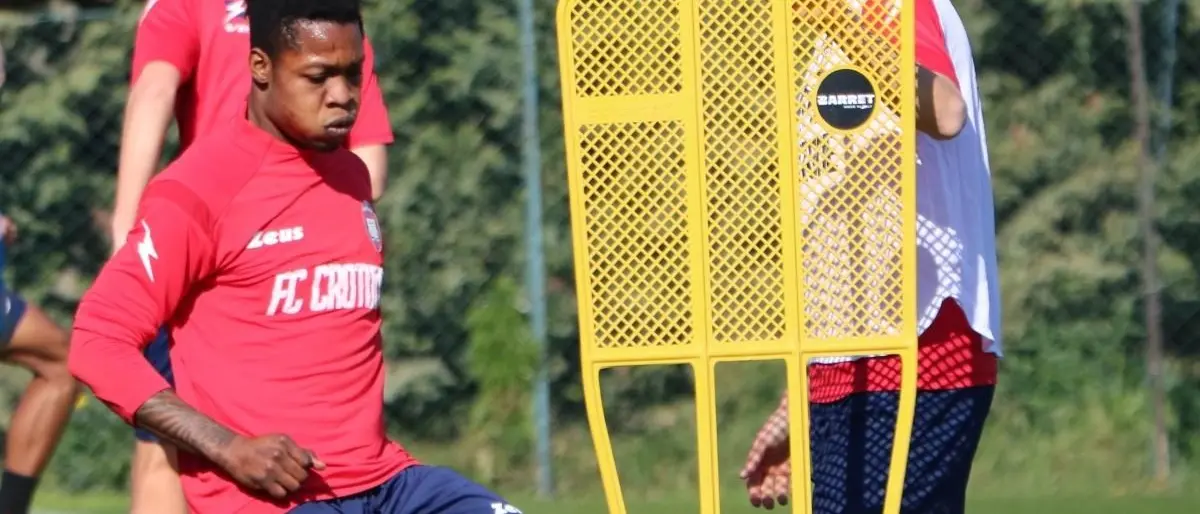 Serie B, il Crotone verso il recupero in casa del Parma con un occhio al calciomercato