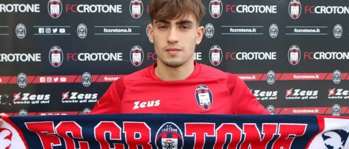 Crotone, nel reparto offensivo arriva Cangiano dal Bologna. In 3 pronti a salutare