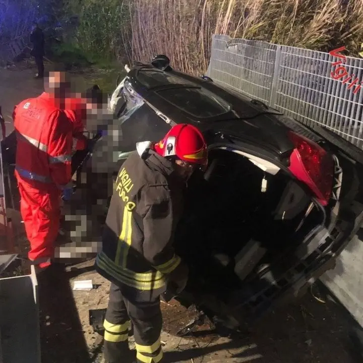 Incidente nel Catanzarese, morti sulla Ss 106 due cugini di 29 anni di Roccella Jonica
