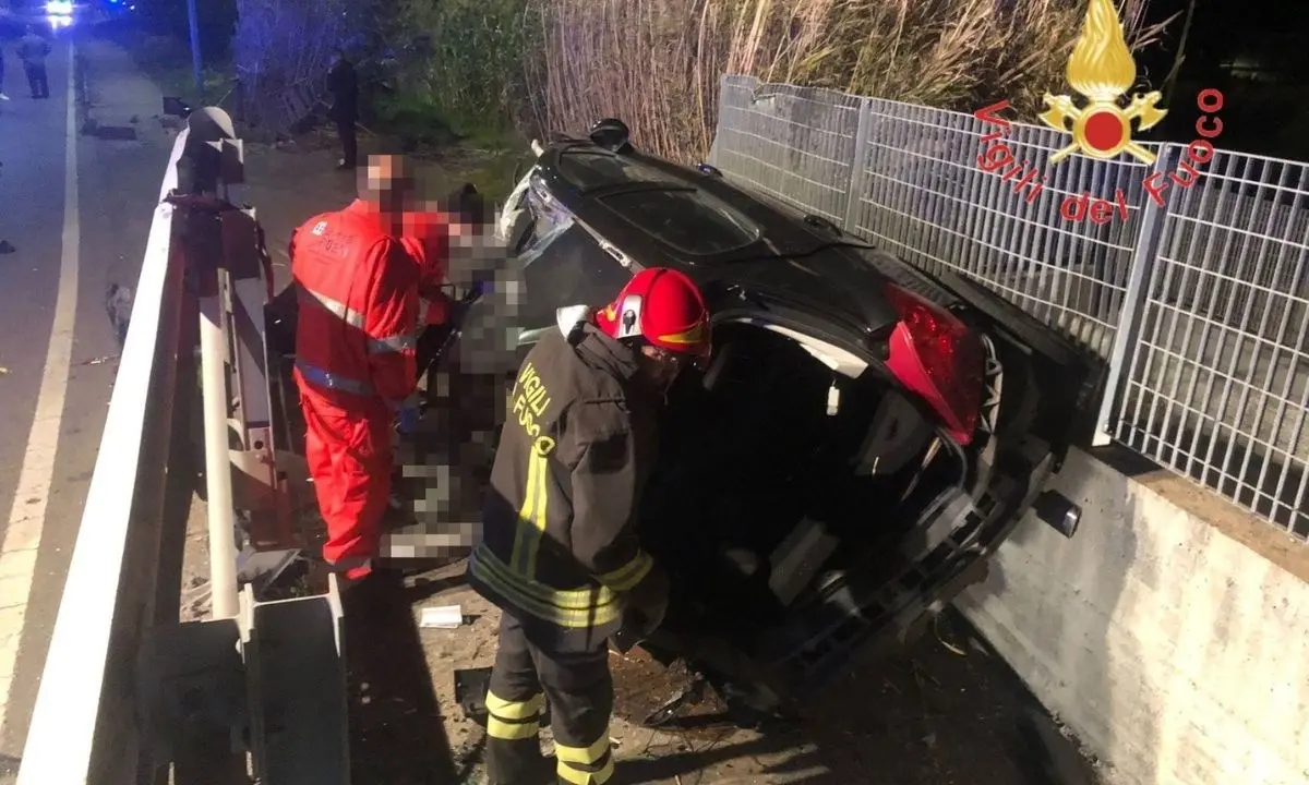 Incidente nel Catanzarese, morti sulla Ss 106 due cugini di 29 anni di Roccella Jonica