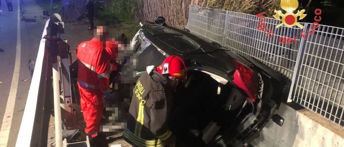 Incidente nel Catanzarese, morti sulla Ss 106 due cugini di 29 anni di Roccella Jonica