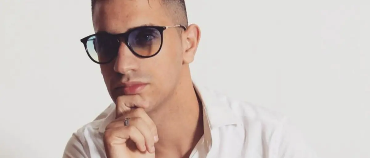 Cirò Marina, polemiche per il brano accusato di inneggiare ai clan: il cantante chiede scusa