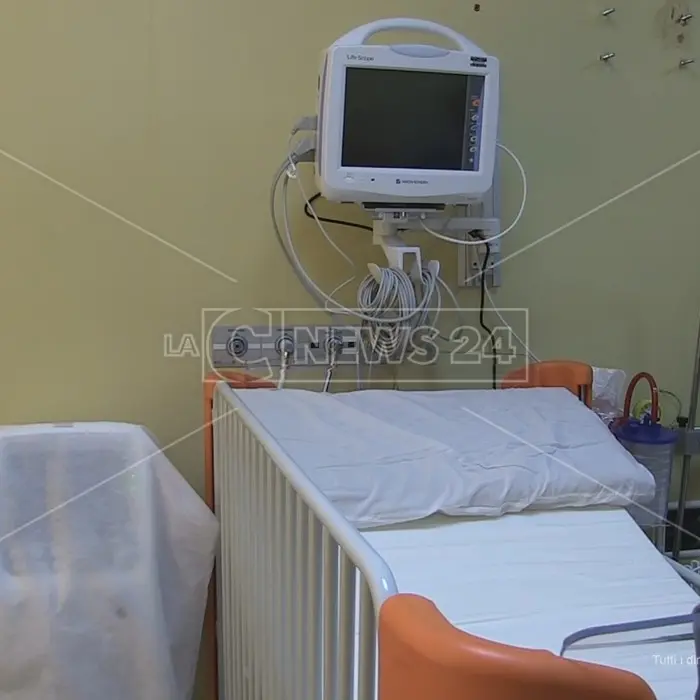 Bimba morta per Covid, l’ospedale Cosenza: «Qui la terapia intensiva pediatrica c’è ma non siamo stati contattati»