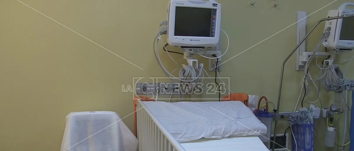 Bimba morta per Covid, l’ospedale Cosenza: «Qui la terapia intensiva pediatrica c’è ma non siamo stati contattati»