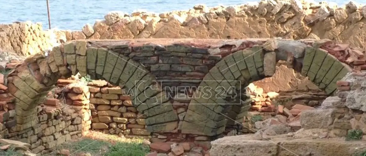 Archeologia, firmate le convenzioni di Antica Kroton. L’assessore comunale Via: «Ora al via i progetti»