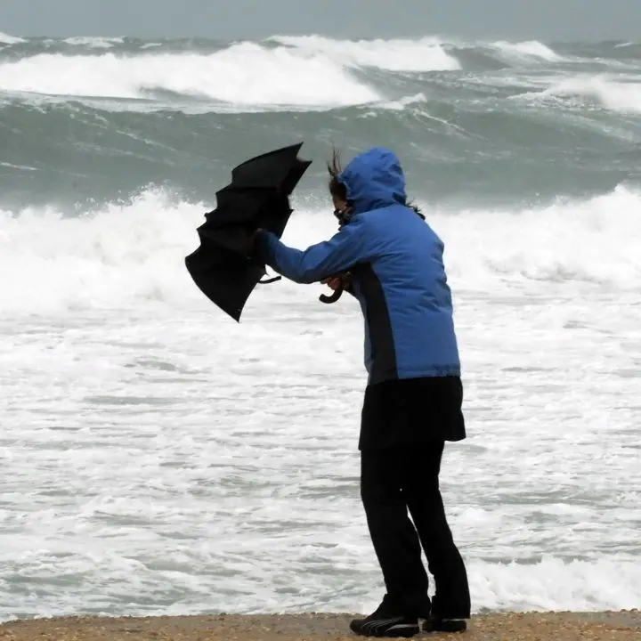 Maltempo, previste forti raffiche di vento sulla costa ionica calabrese