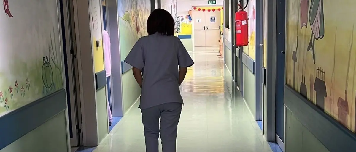 Covid, gli ospedali pediatrici: «In Italia non scende il numero dei bambini e ragazzi ricoverati»