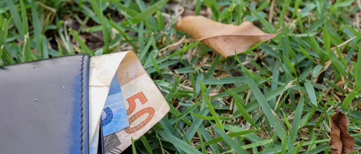 Trebisacce, studenti trovano un portafogli con 1500 euro: lo restituiscono e rifiutano ricompensa