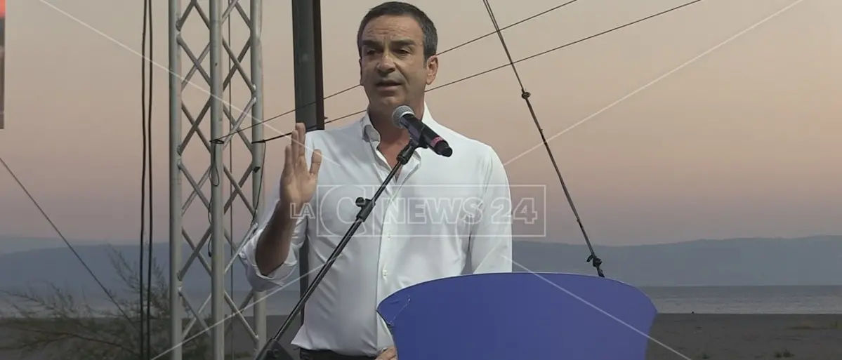 Le nuove geometrie politiche puntano al centro: i riverberi in Calabria e il ruolo di Occhiuto