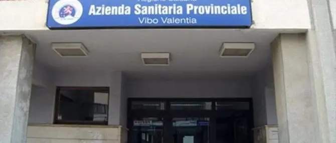 Vibo Valentia, indirizzo email dell’Asp intasato: «Impossibile ottenere il green pass»