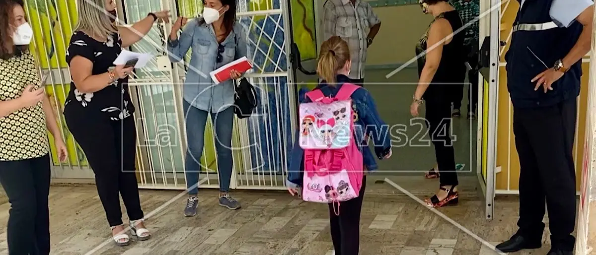 Tamponi Covid gratis per gli alunni delle elementari, medici e farmacisti nel caos: ecco la soluzione