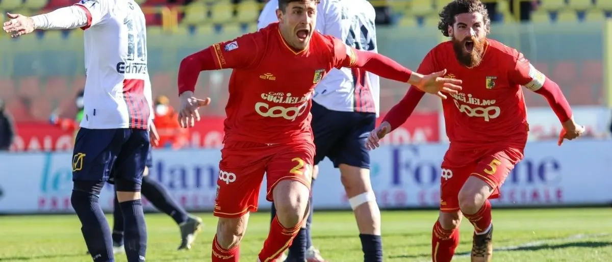 Serie C, Catanzaro-Picerno 2-0: prestazione sublime delle aquile