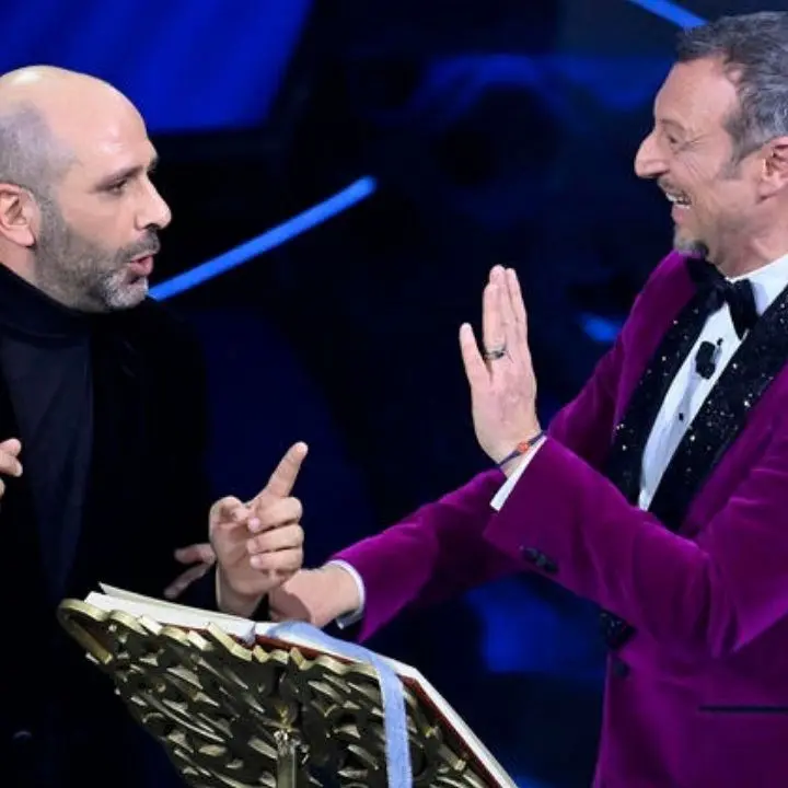 Zalone a Sanremo “sfotte” la Calabria e sui social parte il circo degli eterni indignati