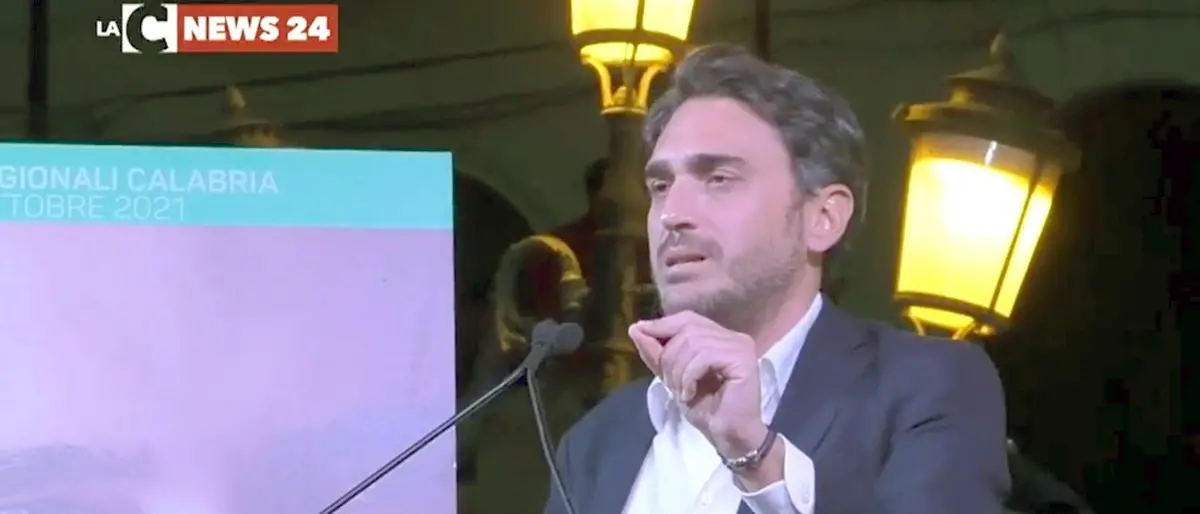 Alleanze, tensioni e territori: lo scenario in cui si muove Irto per “rigenerare” il Pd Calabria