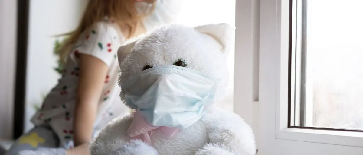 Covid, il primario: «Ora Omicron colpisce di più i bambini, vaccino fondamentale»