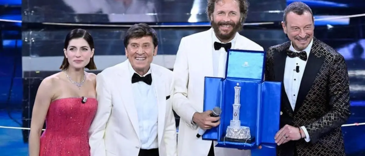 Morandi vince la serata delle cover con “l’aiuto” di Jova. Mahmood e Blanco sempre primi