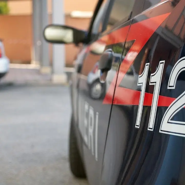 Sparatoria a Diamante, due persone portate in caserma: la vittima è in gravi condizioni