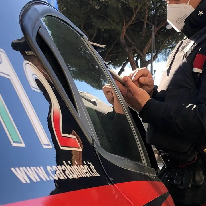 Sparatoria a Luzzi, colpi di pistola all’interno di un bar: ferito un 26enne