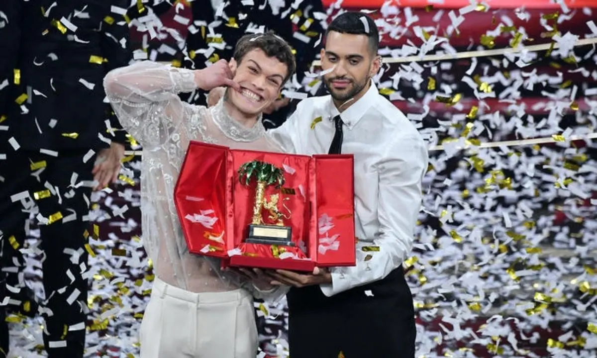 Sanremo 2022, vincono Mahmood e Blanco con la canzone Brividi: il podio e tutti gli altri premi