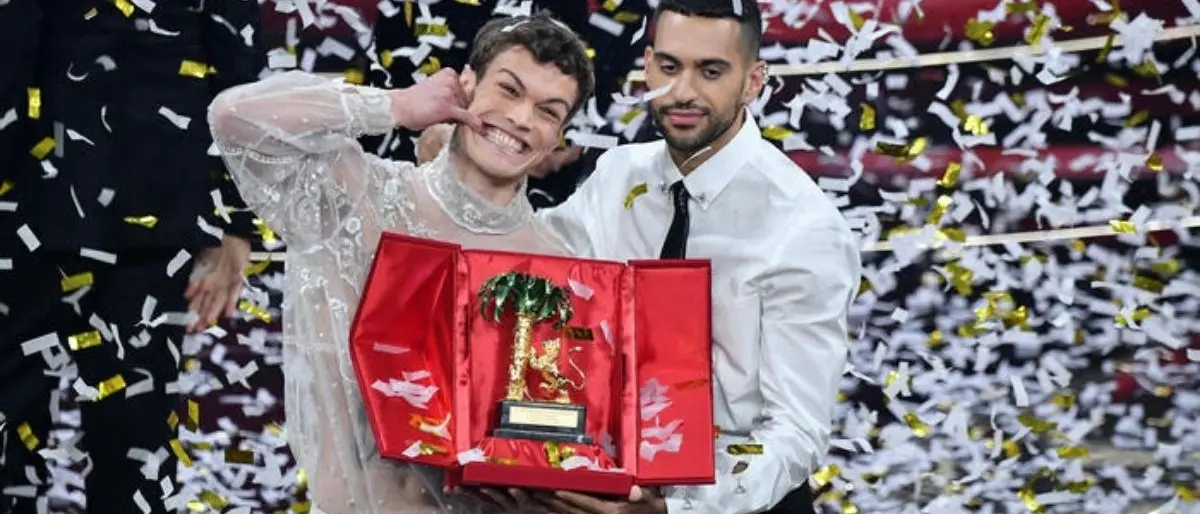 Sanremo 2022, vincono Mahmood e Blanco con la canzone Brividi: il podio e tutti gli altri premi