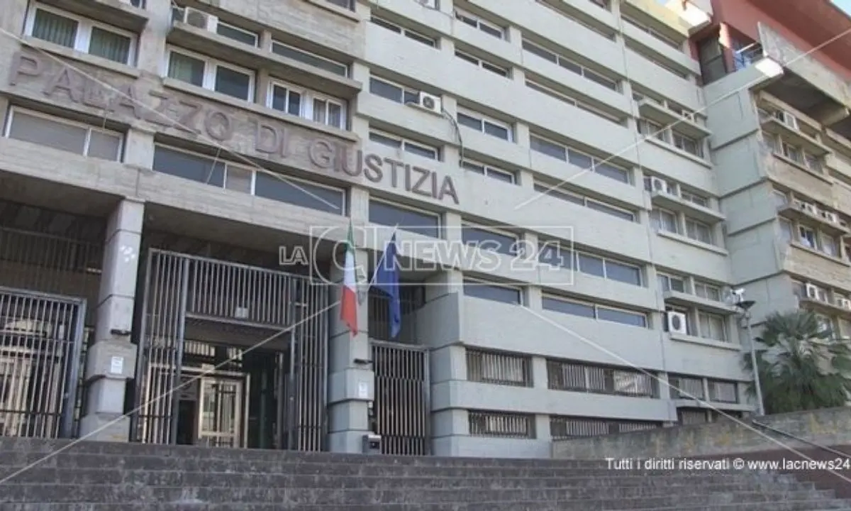 Cosenza, chiusa l’inchiesta sul crac di Banca Brutia: 18 persone indagate