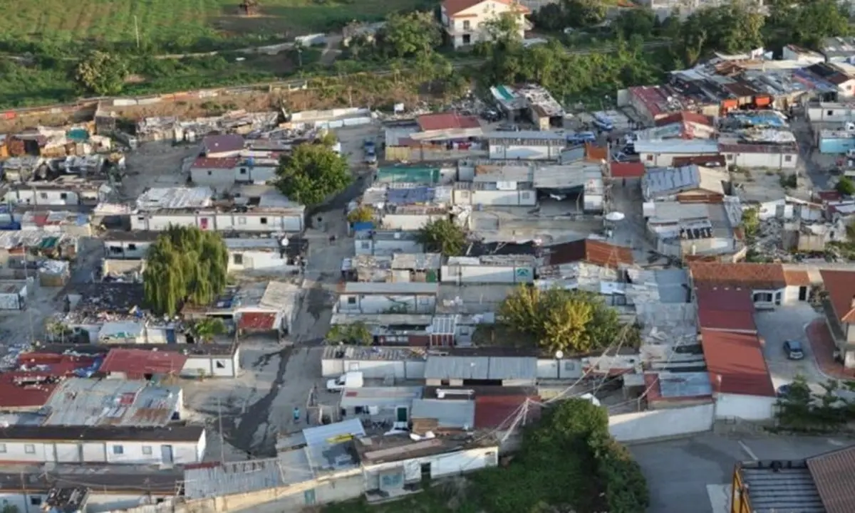 Campo rom di Lamezia, si cercano soluzioni per lo sgombero: in campo anche Regione e associazioni