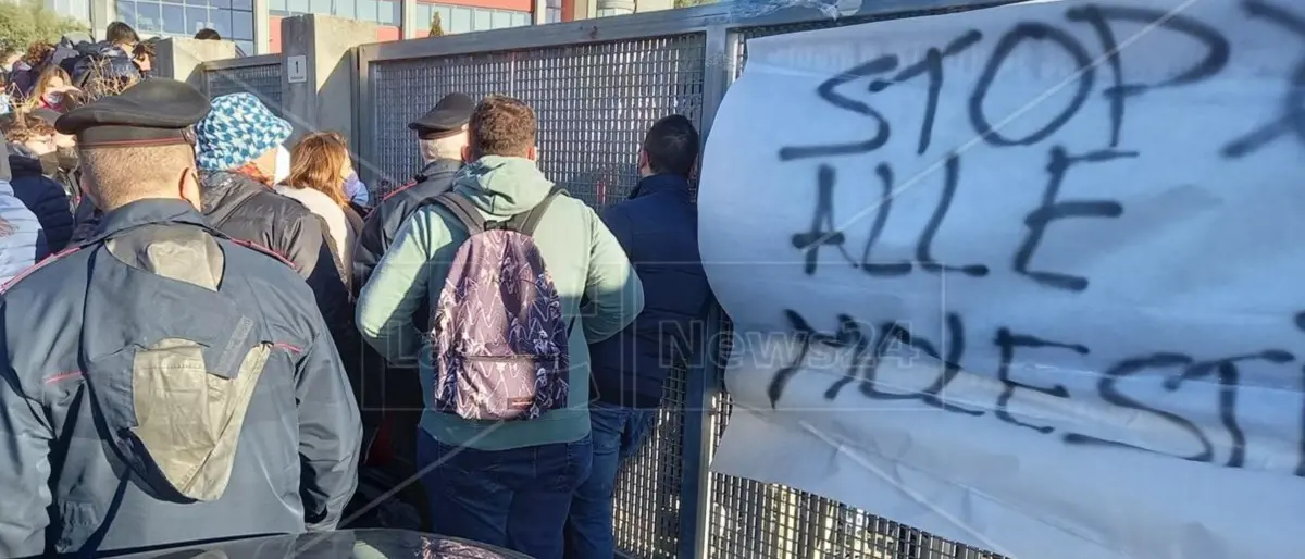 Molestie al liceo di Castrolibero, le deputate Pd al ministro: «Faccia piena luce sulla vicenda»