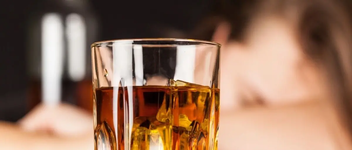 Reggio, 15enne beve alcolici in un locale e viene colto da malore: denunciato il titolare del bar