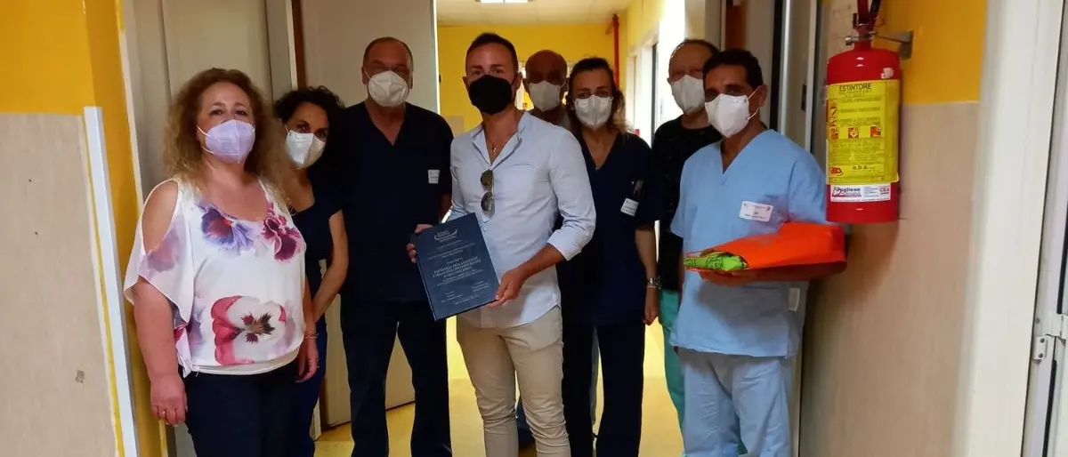 Vibo Valentia, dedica la tesi di laurea ai medici e agli infermieri del reparto Covid che salvarono la vita alla madre