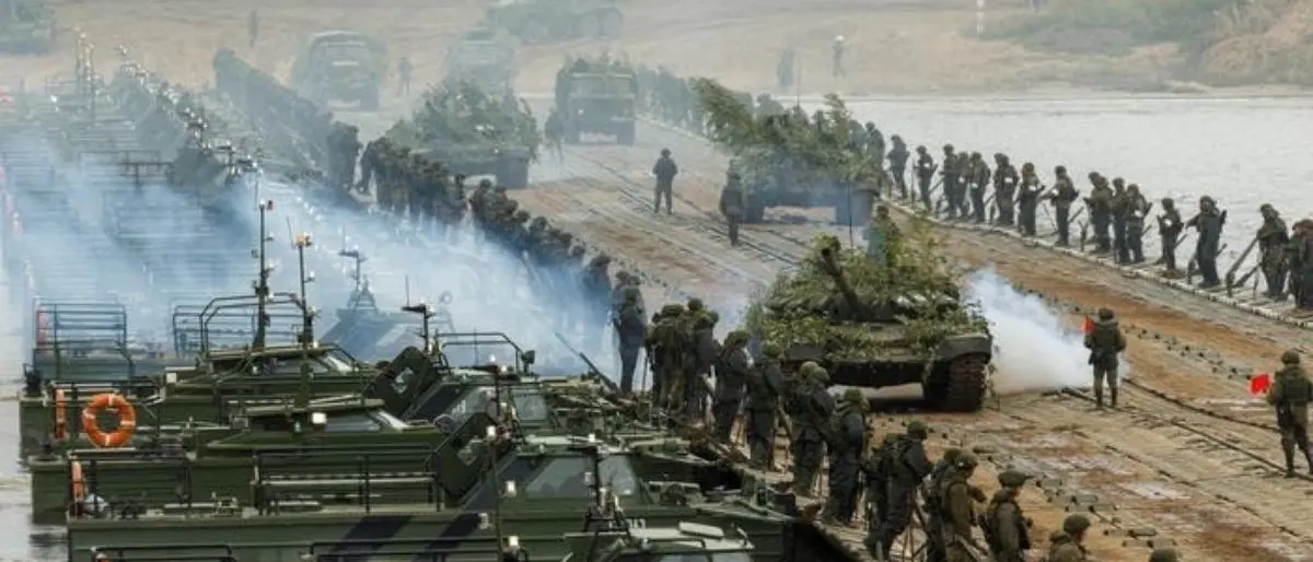 La Russia muove verso l’Ucraina, per la Cia attacco vicino: Biden telefona a Putin