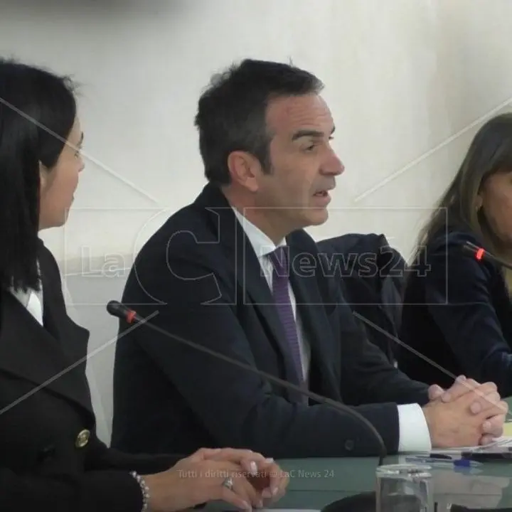 Centri vaccinali riconvertiti in ambulatori, Occhiuto: «Sanità in Calabria peggio di quanto mi aspettassi»