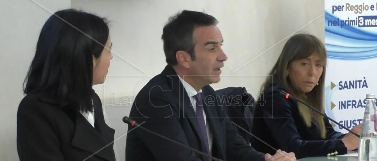 Centri vaccinali riconvertiti in ambulatori, Occhiuto: «Sanità in Calabria peggio di quanto mi aspettassi»