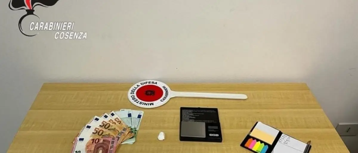 Sorpreso con la droga in casa, 25enne arrestato nel Cosentino
