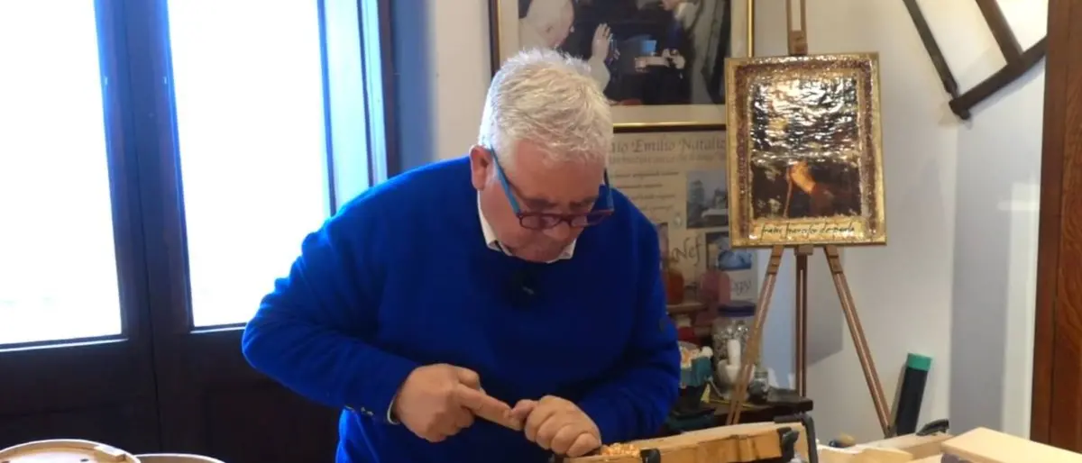 L’arte del maestro liutaio Emilio Natalizio questa sera a Storie di Vita