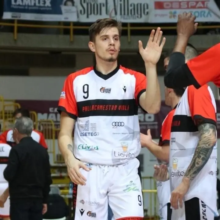 Si ferma la Viola Reggio Calabria, Ruvo resiste e vince al PalaCalafiore: 64-70