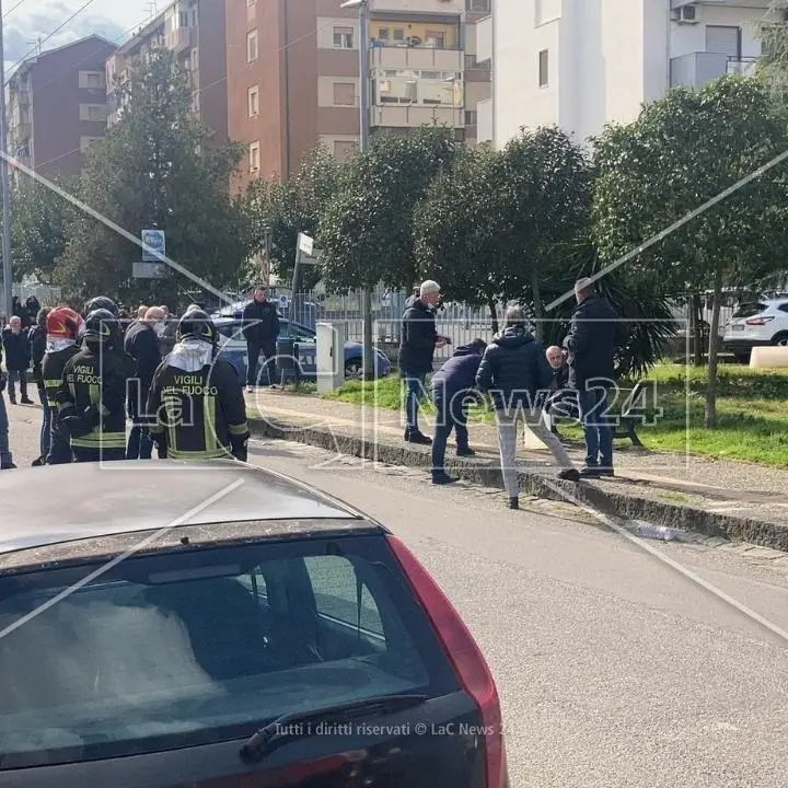Momenti di tensione a Cosenza, operaio di Ecologia oggi minaccia di darsi fuoco