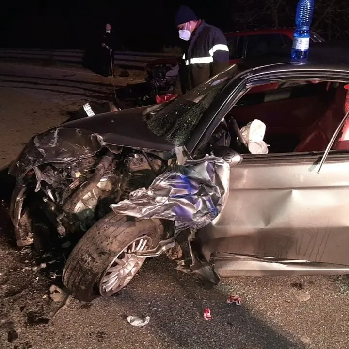 Incidente stradale nel Catanzarese, scontro tra due auto sulla Sp89: feriti i conducenti
