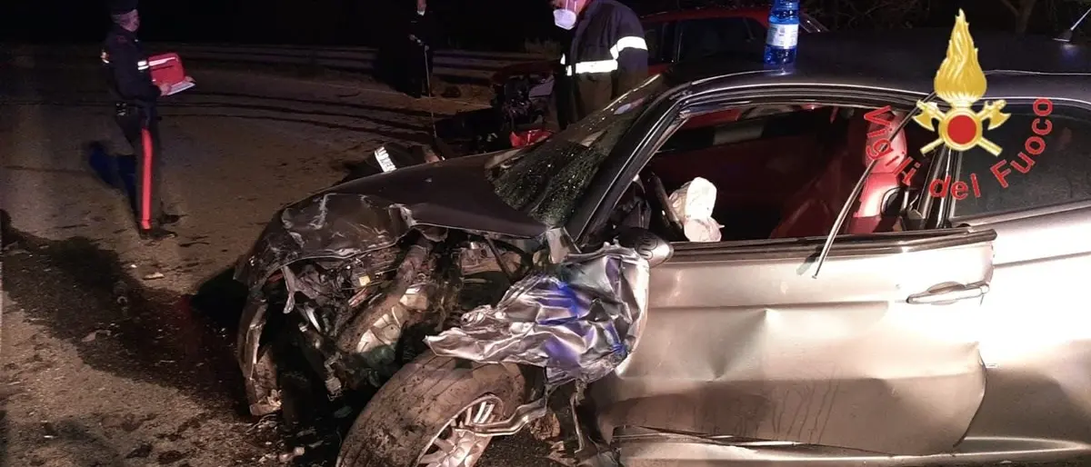 Incidente stradale nel Catanzarese, scontro tra due auto sulla Sp89: feriti i conducenti