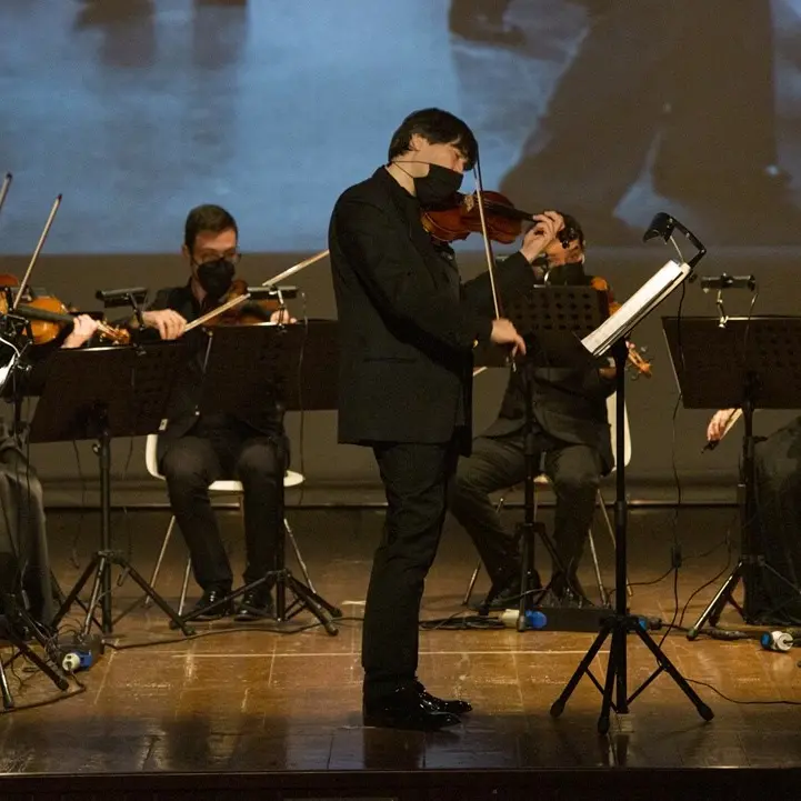 Il grande cinema raccontato dalle corde di violino di Rimonda incanta Lamezia e Catanzaro