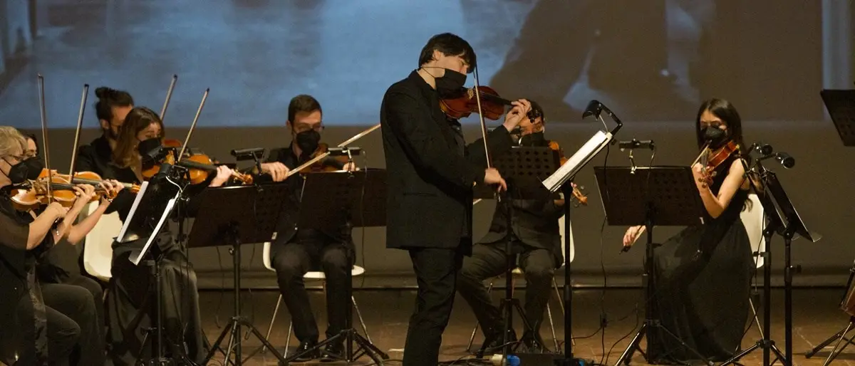 Il grande cinema raccontato dalle corde di violino di Rimonda incanta Lamezia e Catanzaro