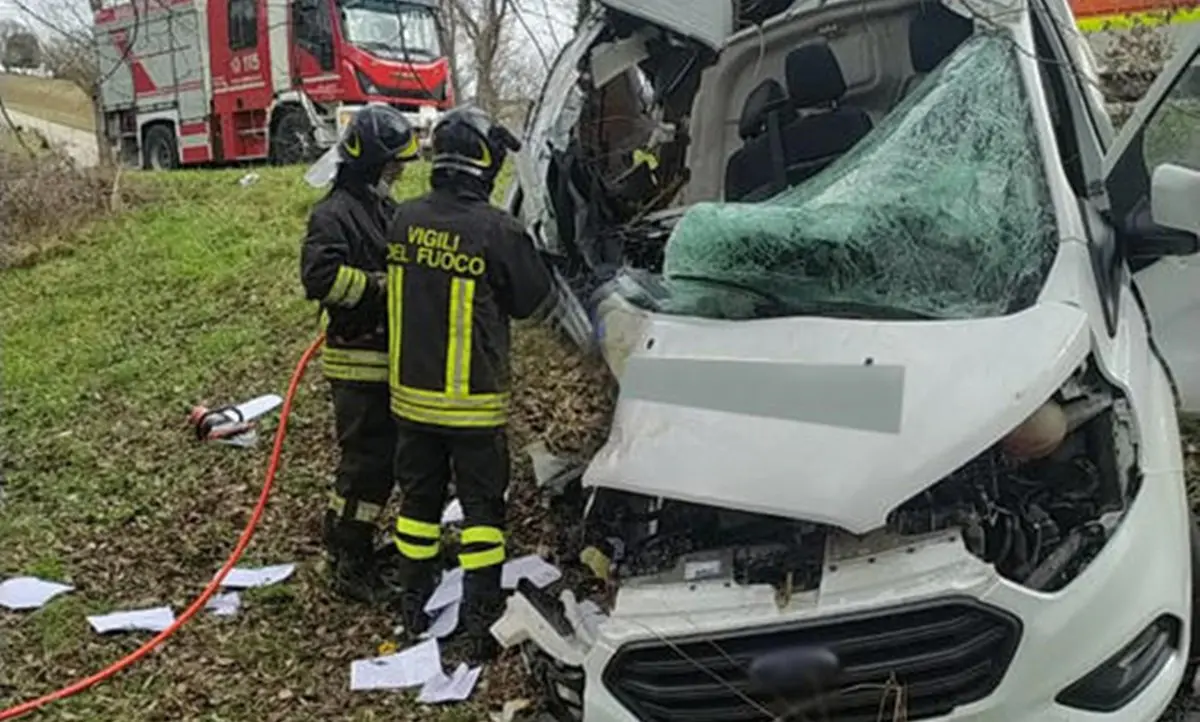 Studente di 16 anni muore in un incidente stradale durante uno stage