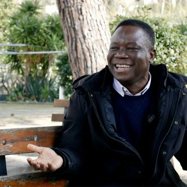 Dopo 10 anni in Calabria don Eugenio torna in Africa, a Diamante lascia sorrisi e gioia