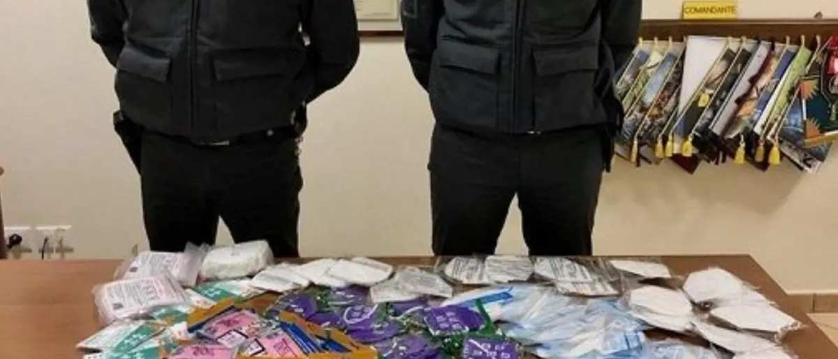 Catanzaro, sequestrate oltre 4milla mascherine Ffp2 non conformi alla normativa: multe per 80mila euro