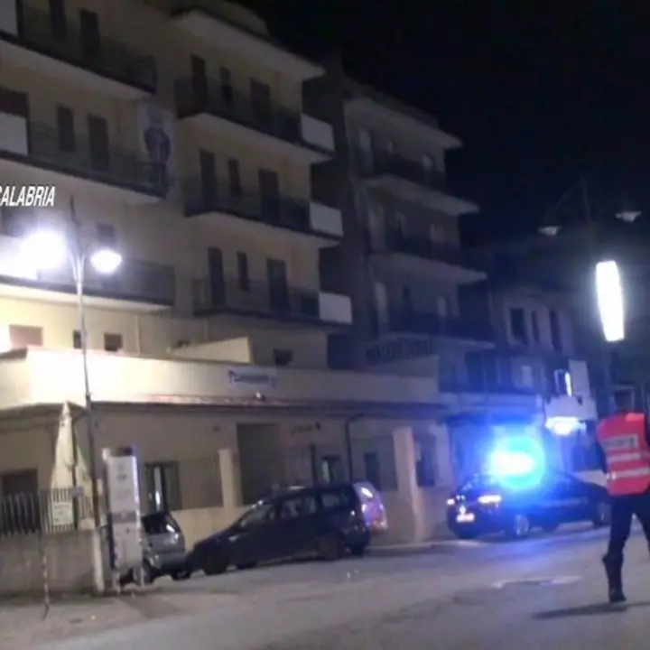 Prostituzione e violazione delle norme anti Covid, nove donne multate nel Reggino