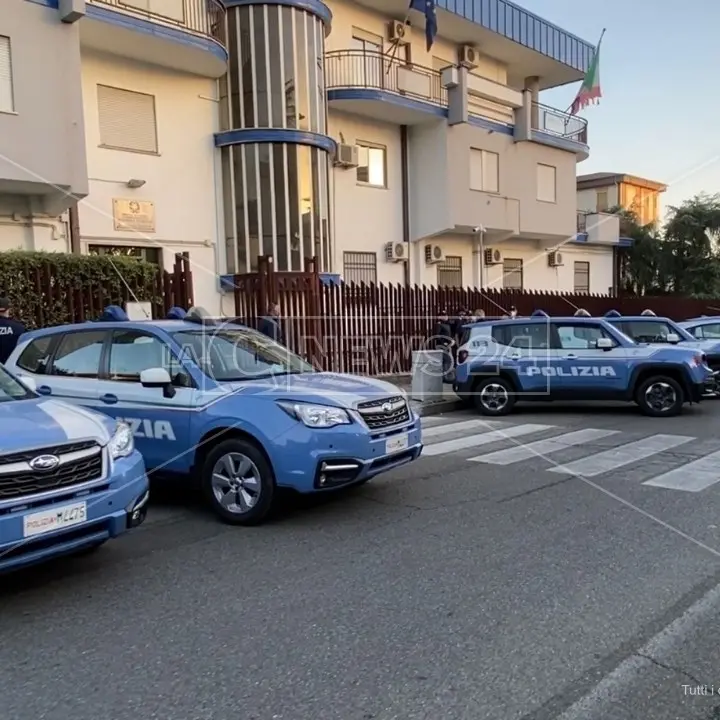 Corigliano Rossano, fermati in auto con più di un etto di marijuana: arrestati due ragazzi