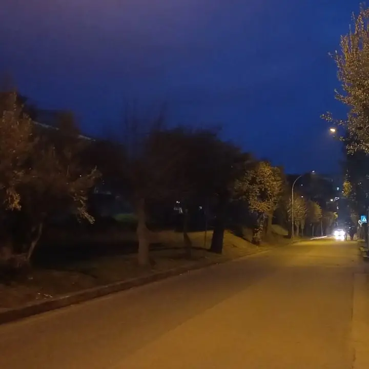 Catanzaro, il viale dell’ospedale Ciaccio di nuovo illuminato dopo quasi due anni di buio