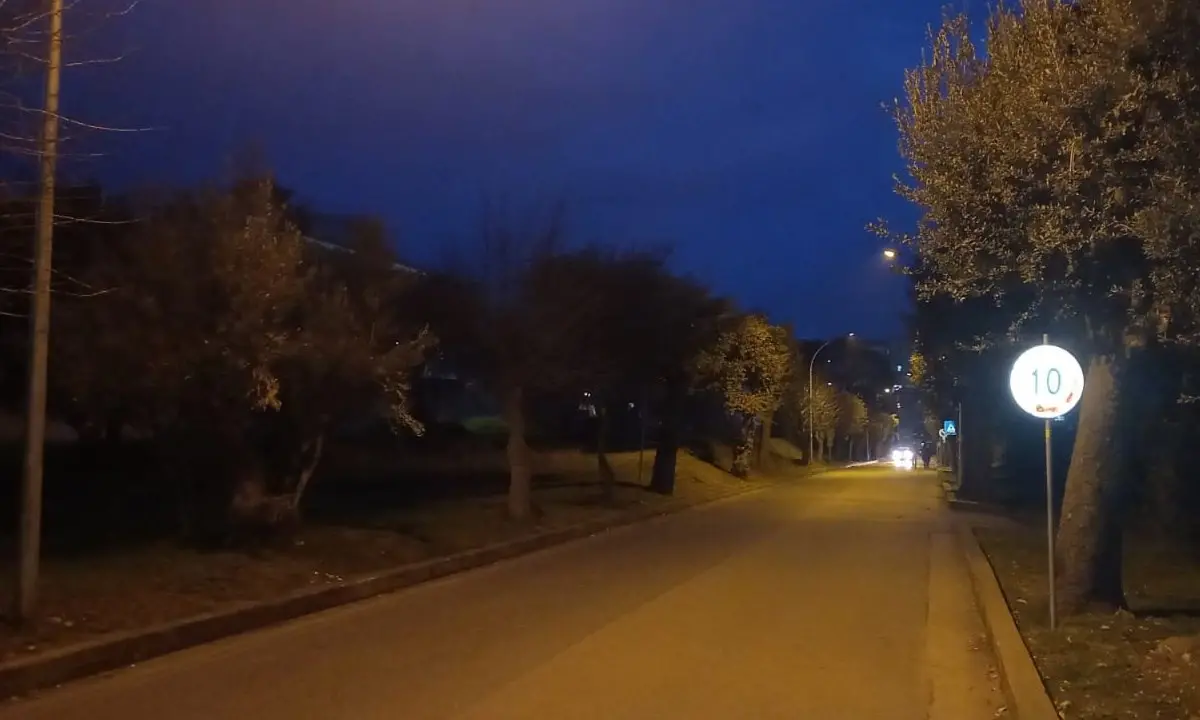 Catanzaro, il viale dell’ospedale Ciaccio di nuovo illuminato dopo quasi due anni di buio